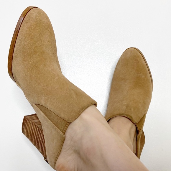 Michael Kors Leather Braden Closed Toe Mules - Picture 3 of 8